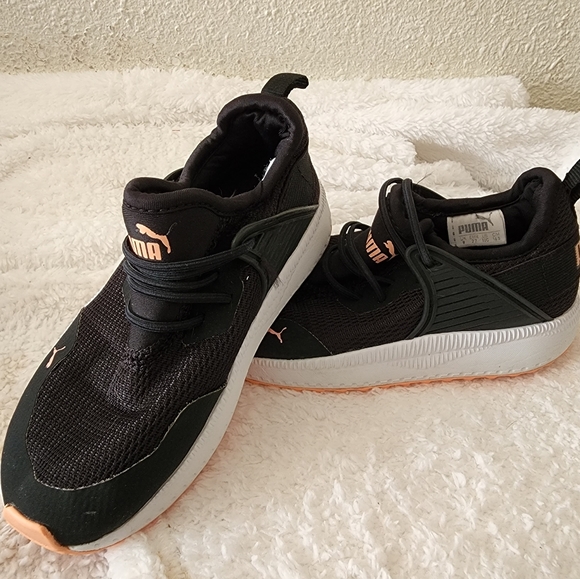 Shoes - Picture 4 of 9